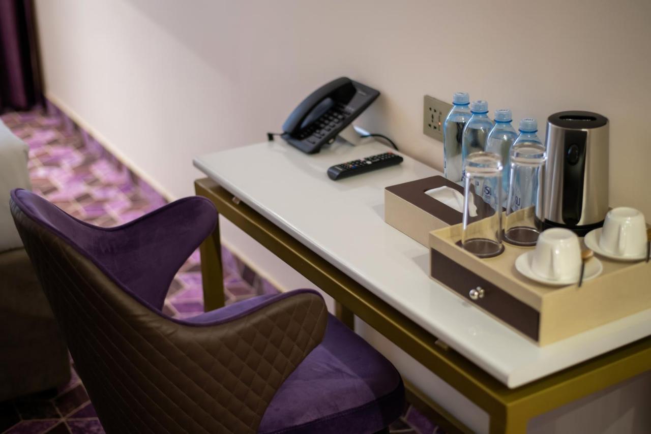 Orient Hotel Bishkek Bagian luar foto