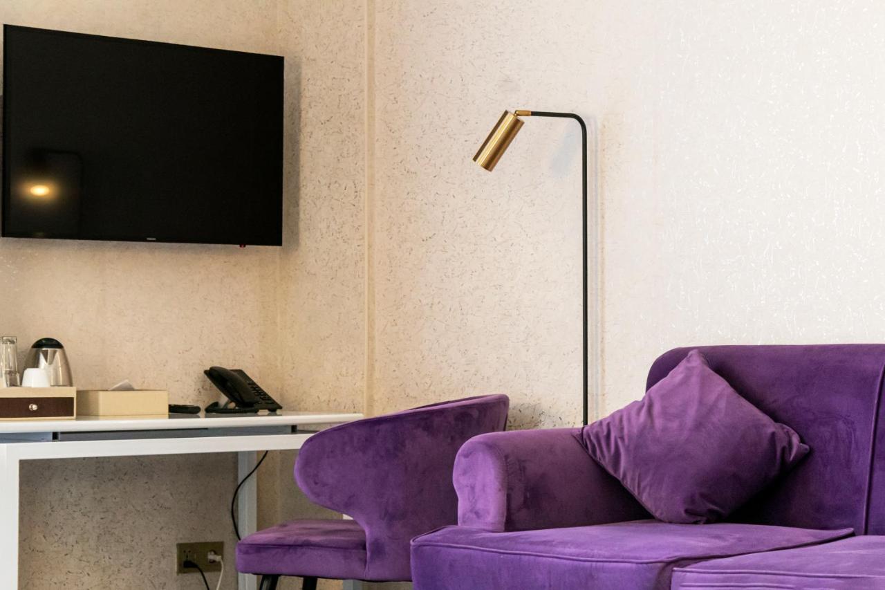 Orient Hotel Bishkek Bagian luar foto