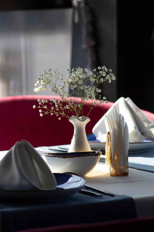 Orient Hotel Bishkek Bagian luar foto