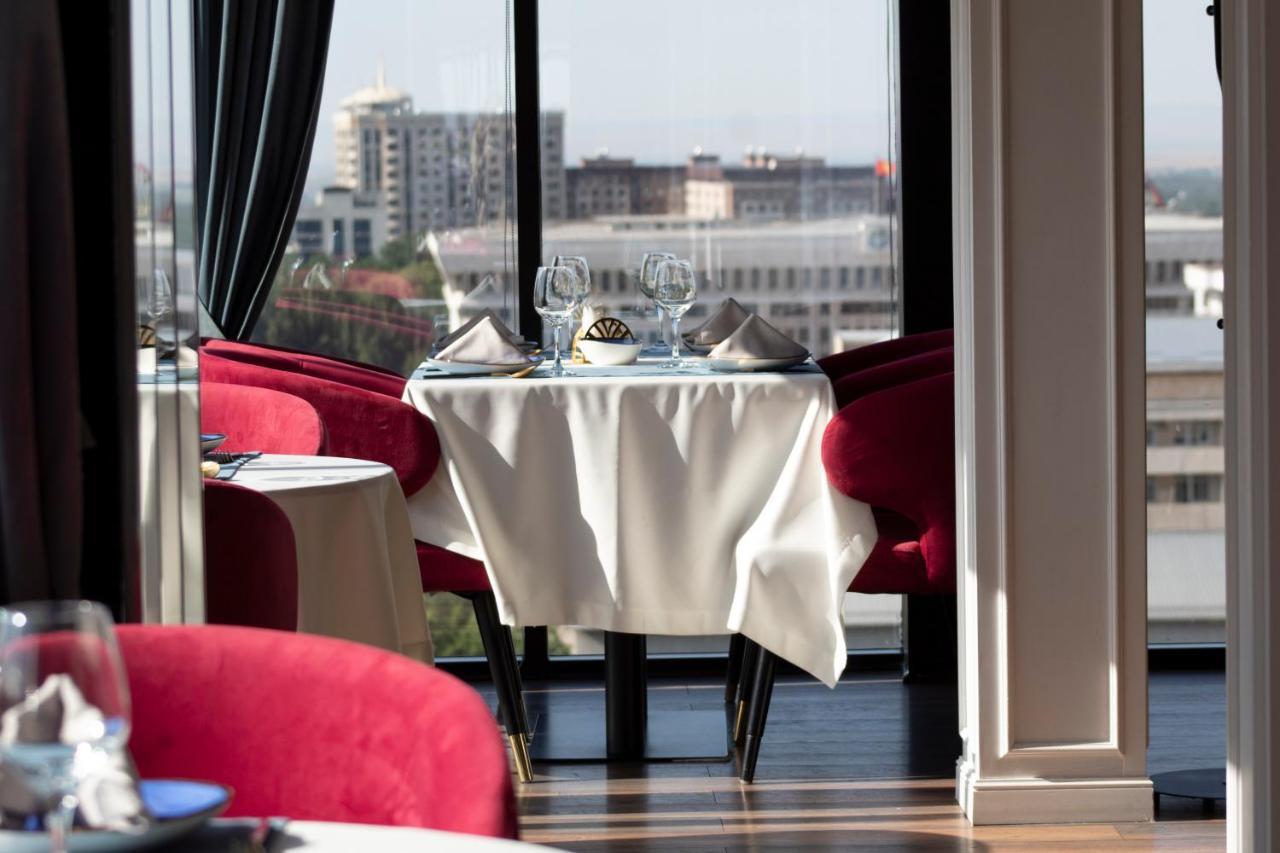 Orient Hotel Bishkek Bagian luar foto
