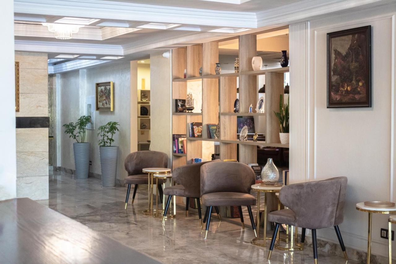 Orient Hotel Bishkek Bagian luar foto