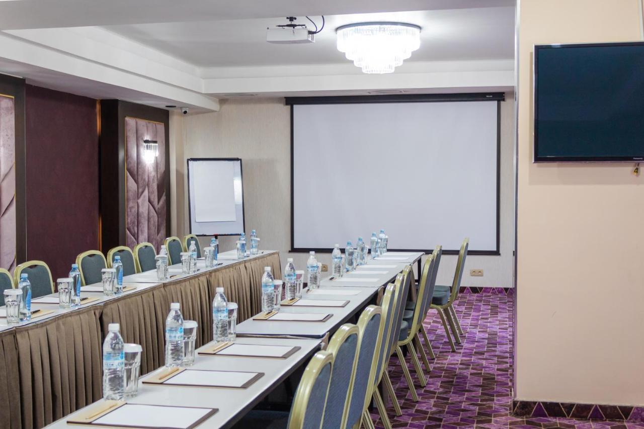Orient Hotel Bishkek Bagian luar foto