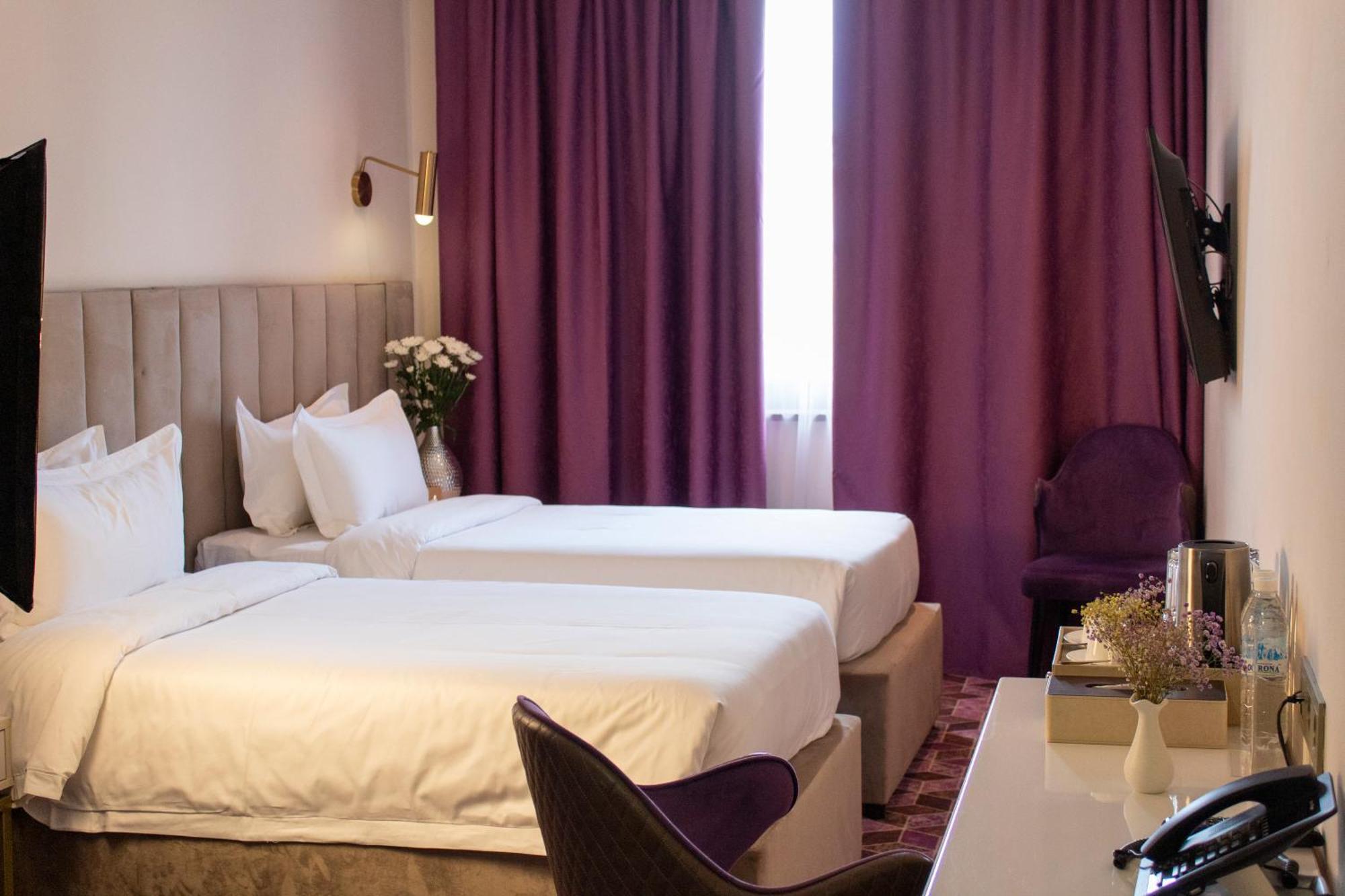 Orient Hotel Bishkek Bagian luar foto